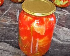 Капуста в томатному соусі на зиму, кадр з відео