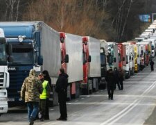 Уже не стало второго водителя фуры: что сейчас происходит на границе Украины с Польшей