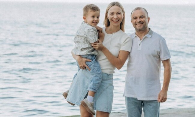 Віктор Павлік та Катя Репяхова з сином, фото з соцмереж