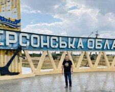 Микола Томенко передав допомогу на Херсонщині: "Допомагаємо і підтримуємо тих, хто працює"
