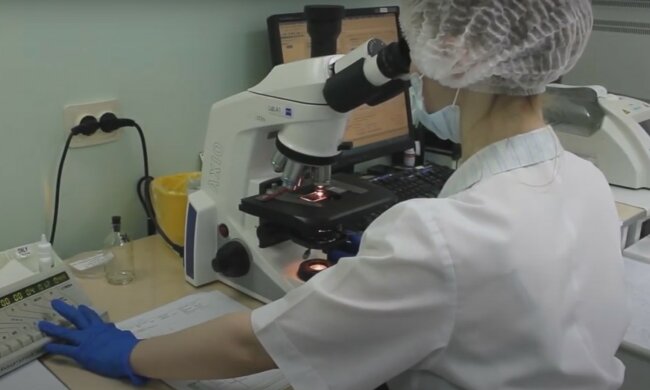 Лікар. Фото: скріншот YouTube-відео