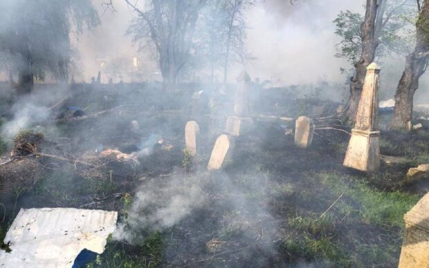 Просто нелюди: войска РФ нанесли удар по старинному еврейскому кладбищу