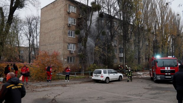 Окупанти обстріляли житлові будинки у Києві ракетами