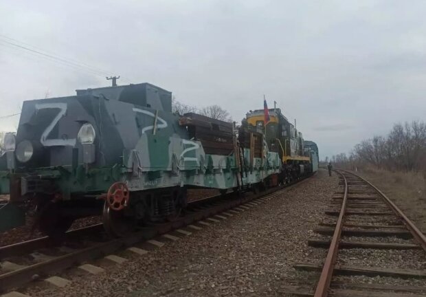 "Из бревен и кала": в сети показали российский бронепоезд. Только посмотрите на это