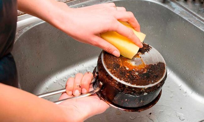 Даже самая черная дачная кастрюля превратится в новую: секрет, который поможет быстро избавиться от нагара