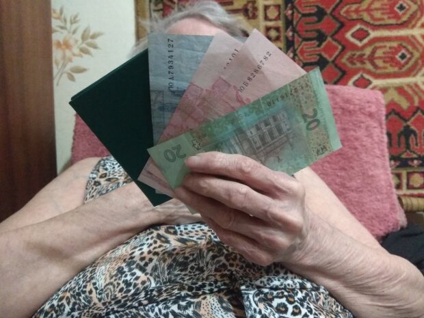 Найгірше станеться за півтора місяця: пенсіонерок України готують до нового удару