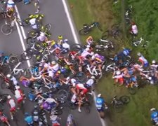 Сумасшедшее завалище на «Тур де Франс», фото: youtube.com