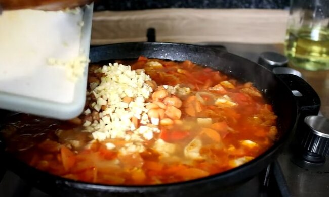 Невозможно устоять: рецепт тушеного мяса с красной фасолью. Делается на сковородке