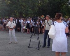 В Симферополе 1 сентября директор школы оговорилась и отправила первоклашек в "последний путь"