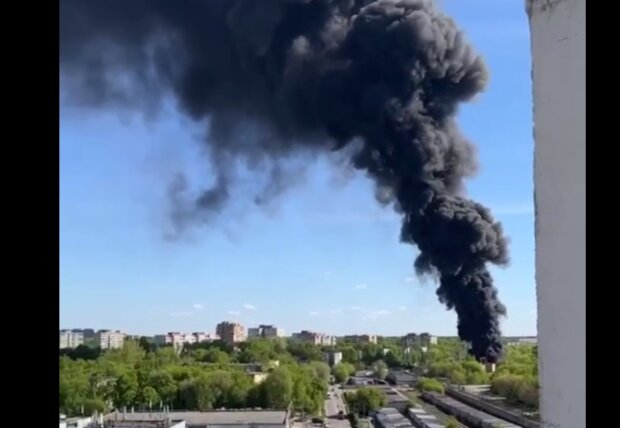 Дим видно навіть з Москви: в Росії палає найвідоміший центр авіації