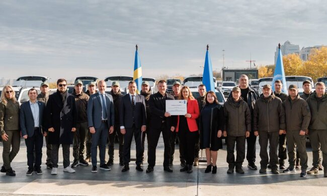 Швеція та ПРООН передали Україні 10 міні-лабораторій для оцінки шкоди довкіллю