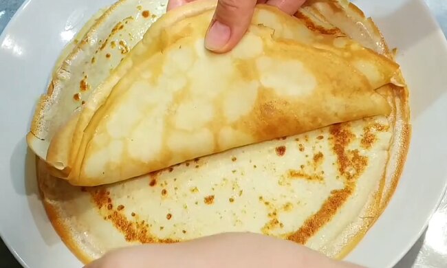 Тонкие и мягкие: рецепт заварных блинчиков на кефире без добавления яиц