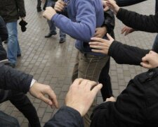 В России мужик наказал стулом по голове военного, который вернулся из Украины. Видео
