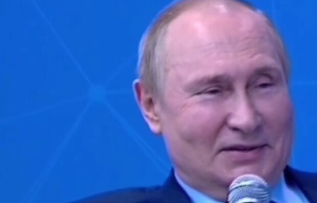 Путін в агонії: почав сміятися і порівняв себе з Петром I, заявивши про захоплення всього світу