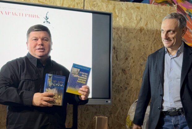 Козацькі таємниці на Куренівці: у київському ліцеї учні зустрілися з автором книги про характерників