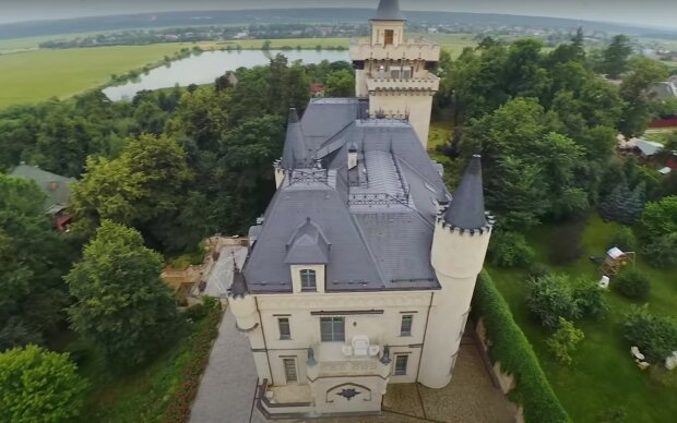 Замок Галкіна і Пугачової. Фото: скріншот YouTube-відео