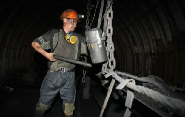 Небезпечна професія шахтаря, фото: youtube.com