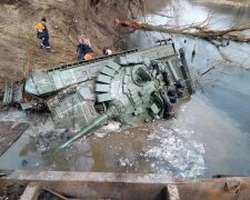 Вони потонули: танки Путіна пішли на дно в українській річці разом з екіпажем. Фото