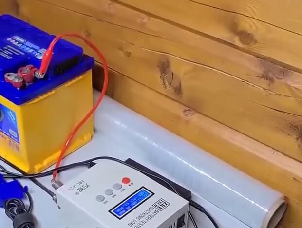 Автомобільний акумулятор