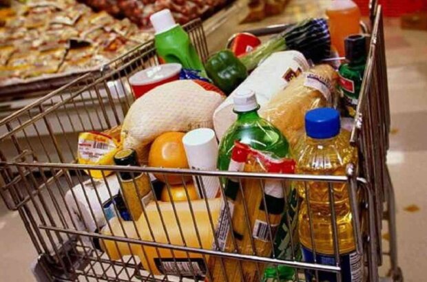 Сало, свинина и овощи: что происходит с ценами и нужно ли делать запасы