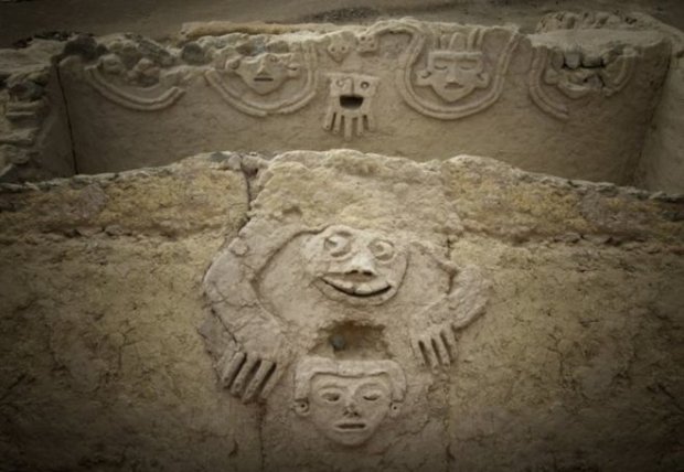 Археологи обнаружили уникальный барельеф в Перу