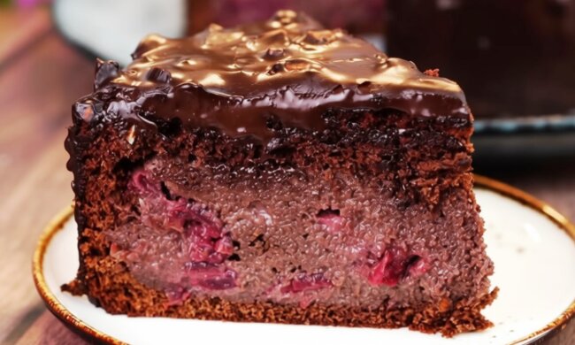 Торт "Пьяная вишня", кадр из видео