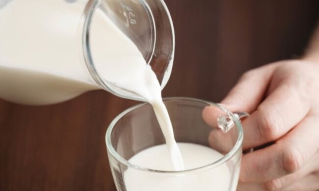 Як дізнатися, що вам на ринку продали молоко, розбавлене водою: проста хитрість