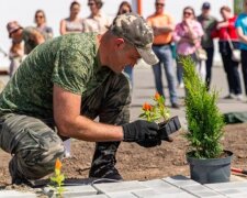 Маразм міцнішає: в Росії провели конкурс з прикрашання могил. Фото