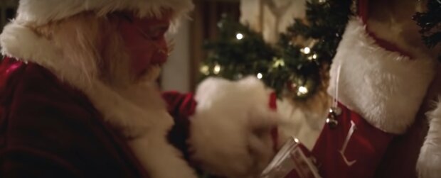 Навіть у Санта Клауса "зелений" сертифікат: в мережі "гуляє" смішна новорічна реклама