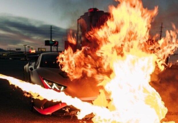 Популярность стоимостью $330 тысяч: эксклюзивный Lamborghini уничтожил пожар ради лайков в Instagram. Видео