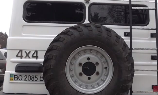 Найбожевільніші позашляховики всіх часів. У мережі показали неймовірні моделі