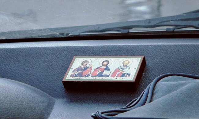 Как правильно размещать иконки в автомобилях. Церковнослужители раскрыли неожиданную деталь