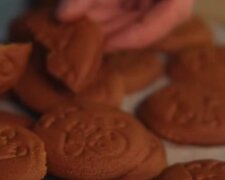 Медово-імбирне печиво, кадр з відео