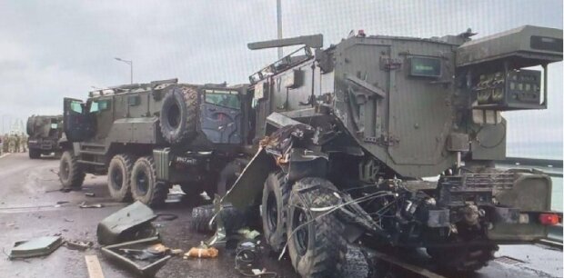 Это знак с небес: колонна российской техники попала в аварию на Крымском мосту