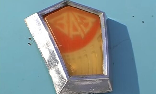 "Машина-приведение": в Украине нашли замурованной в стене "Запорожец", фото