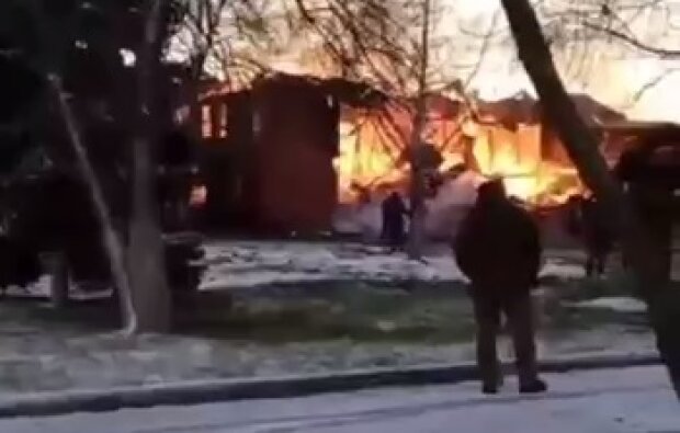 Кадиров цього не очікував: у Чечні потужно палав військовий штаб, стовпи дими було видно за кілометри