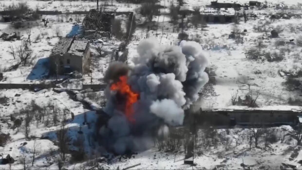 Превратили в кастрюлю: ВСУ одним выстрелом разнесли новейший танк Путина