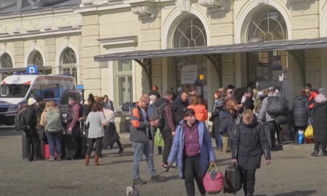 Денежные выплаты и бесплатные курсы: в Польше запустили новую программу для украинцев