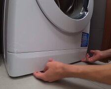 Куди подіється друга шкарпетка під час прання: загадка розгадана