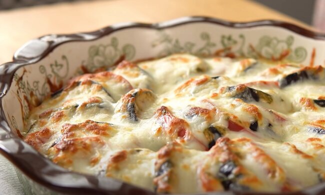 Овощная запеканка с баклажаном, помидорами и сыром, фото: youtube.com