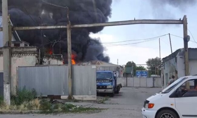 Мощные взрывы на вокзале в Херсоне: видео и первые подробности