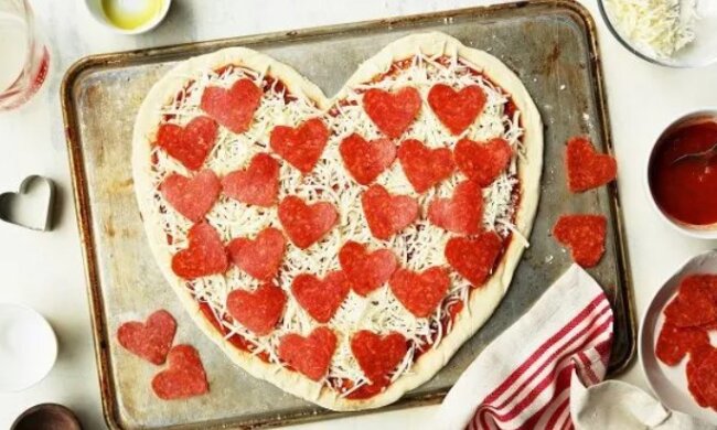 Таке не зроблять у жодній піцерії: рецепт розкішної домашньої піци "Для закоханих"