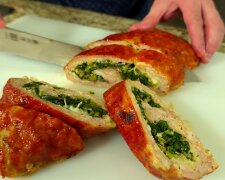 Мясной рулет из куриного филе с сыром