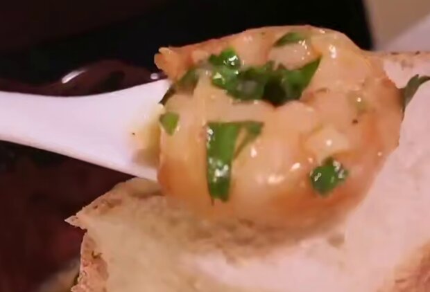 Креветки у пікантному соусі, кадр з відео