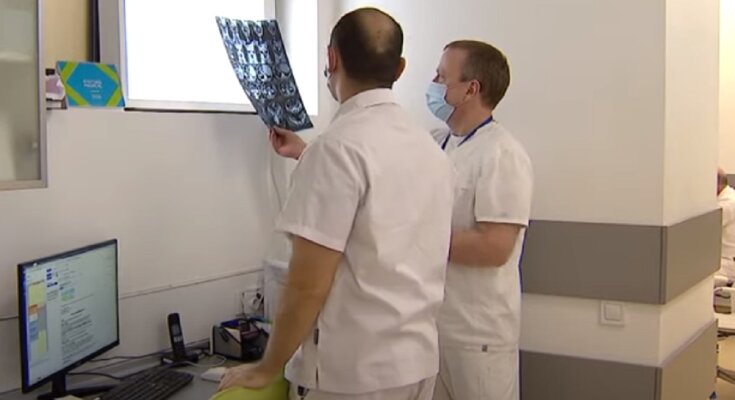 Медики. Фото: YouTube, скрін