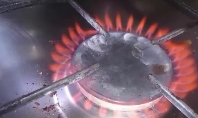 «Бодяжать» паливо? «Нафтогаз» пояснив, як за кольором газу на плиті виявити проблеми