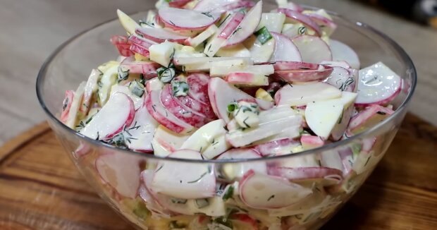 Весняний салат. Фото: YouTube