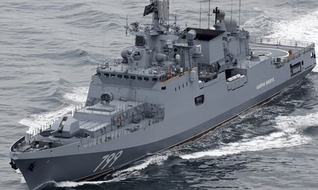 В море горит огромный российский ракетоносец. Первые подробности