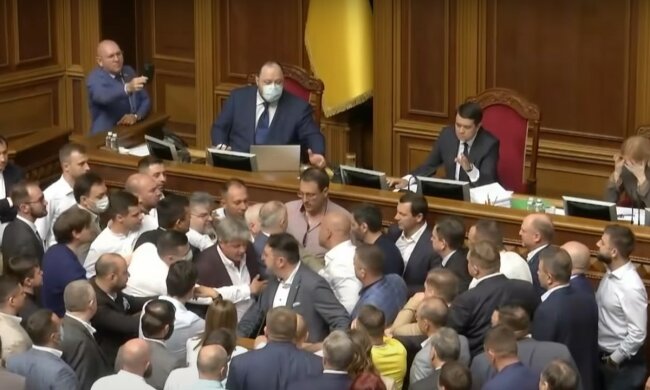 Народні депутати. Фото: скріншот YouTube-відео