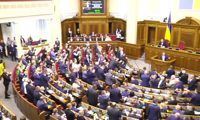 Заплатимо за домашнє сало і за городи: для українців ввели нові податки
